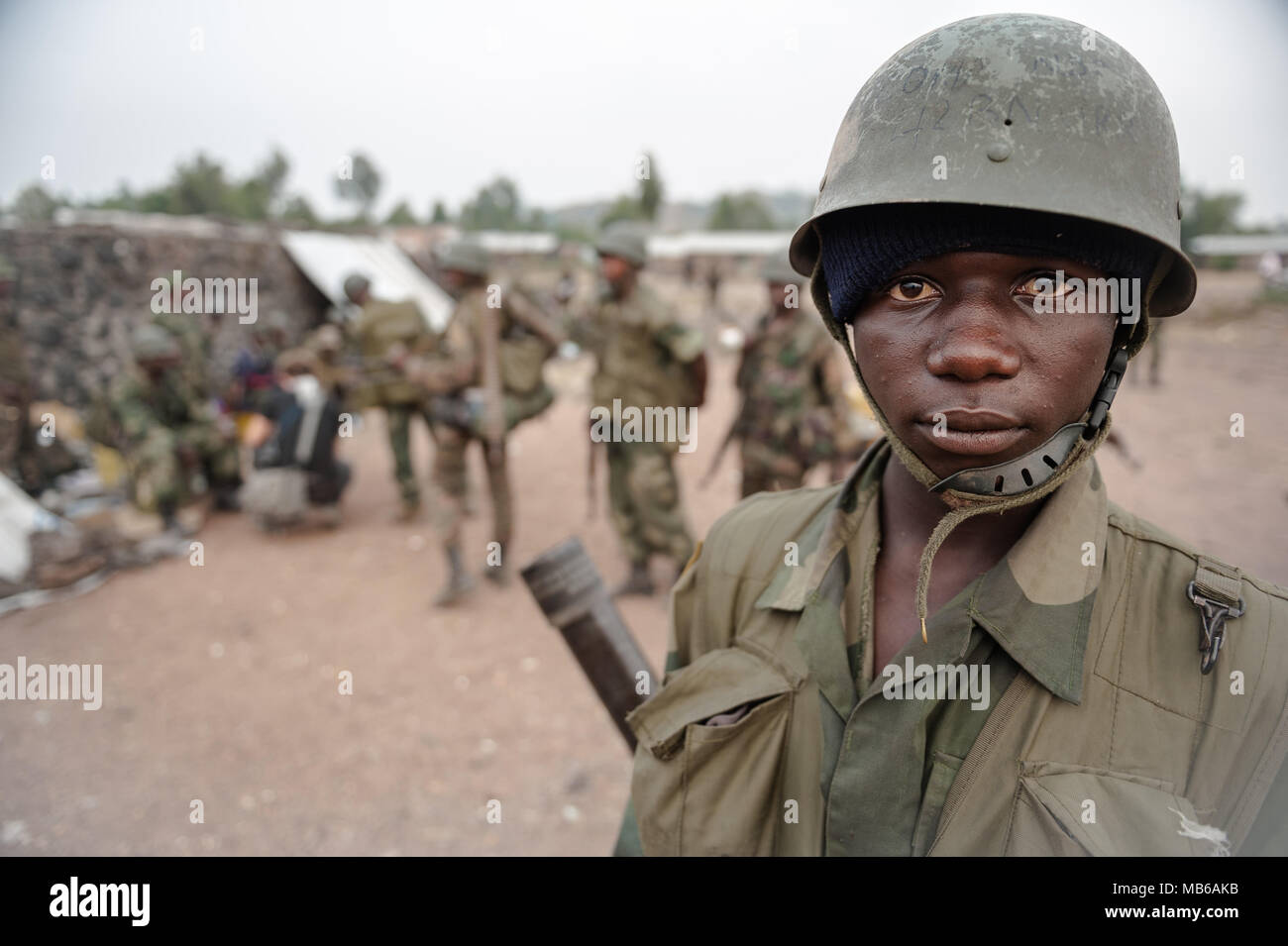 Un soldat du gouvernement de la RDC au cours d'opérations contre la milice rwandaise appuyée M23 Banque D'Images
