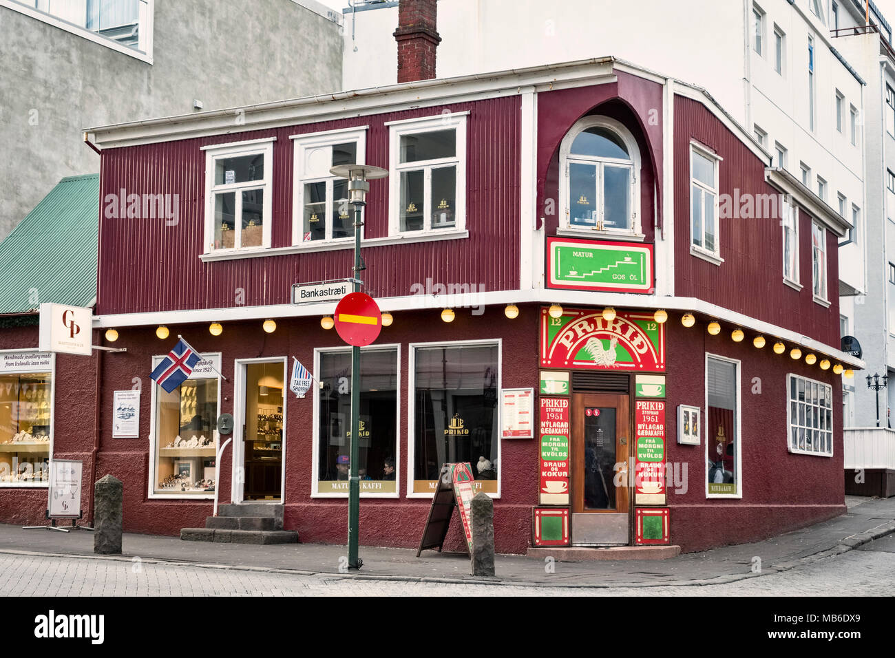 Reykjavik, Islande. Au cœur de la vieille ville de Bankastræti se trouve Prikið (Prikid), le plus ancien café et restaurant de la ville (ouvert en 1951) Banque D'Images