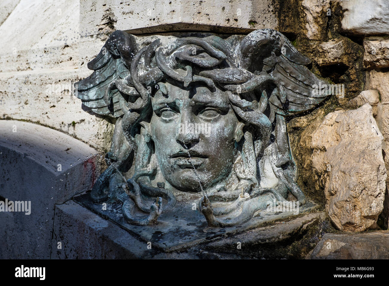 CECINA, Toscane, Italie - 31 mars 2018 : Piazza Francesco Domenico Guerrazzi avec la fontaine de la maremme Assetata créé par l'artiste Emidio Vi Banque D'Images