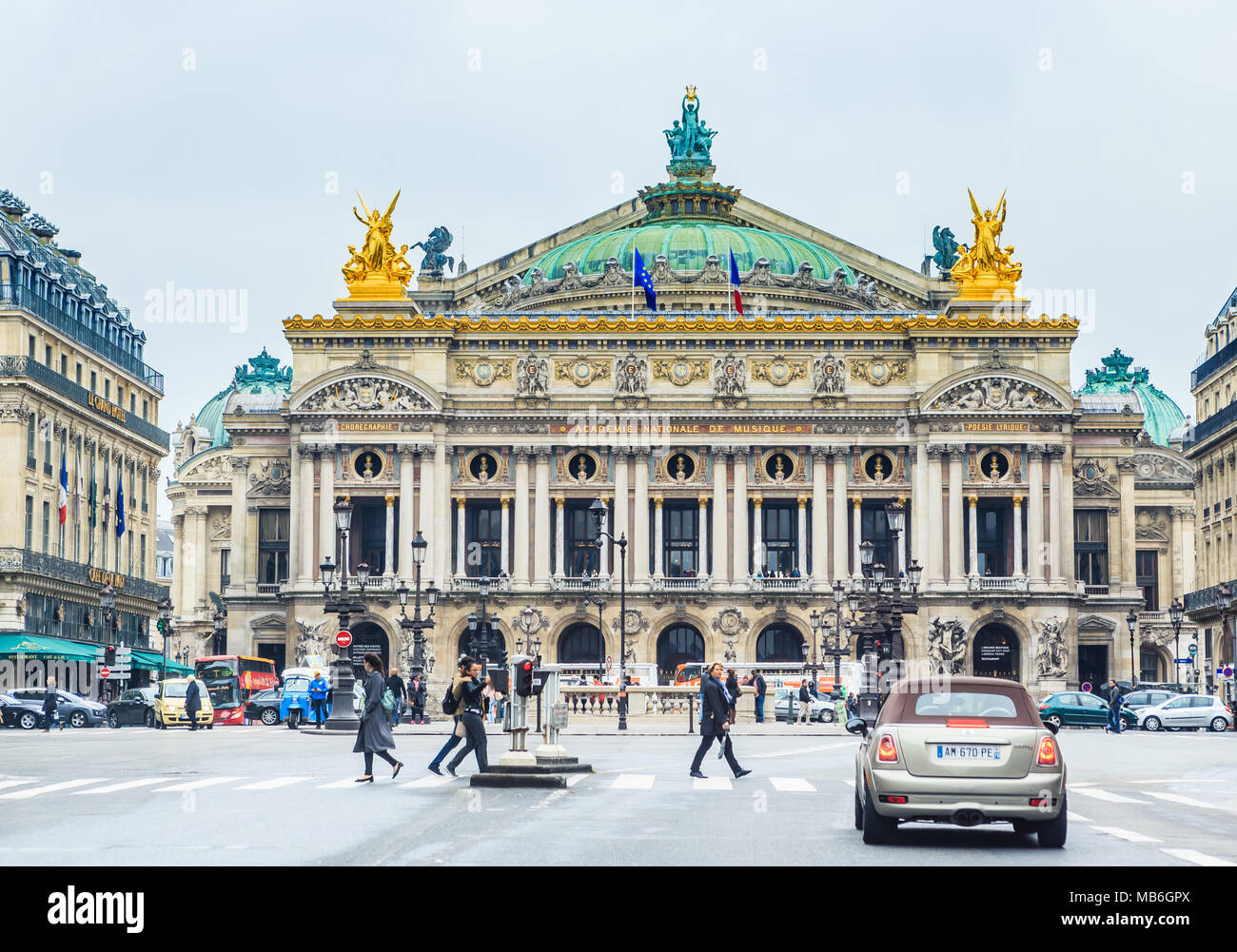 Grand Opera Garnier (Palace) est célèbre construction néo-baroque à Paris, France Banque D'Images