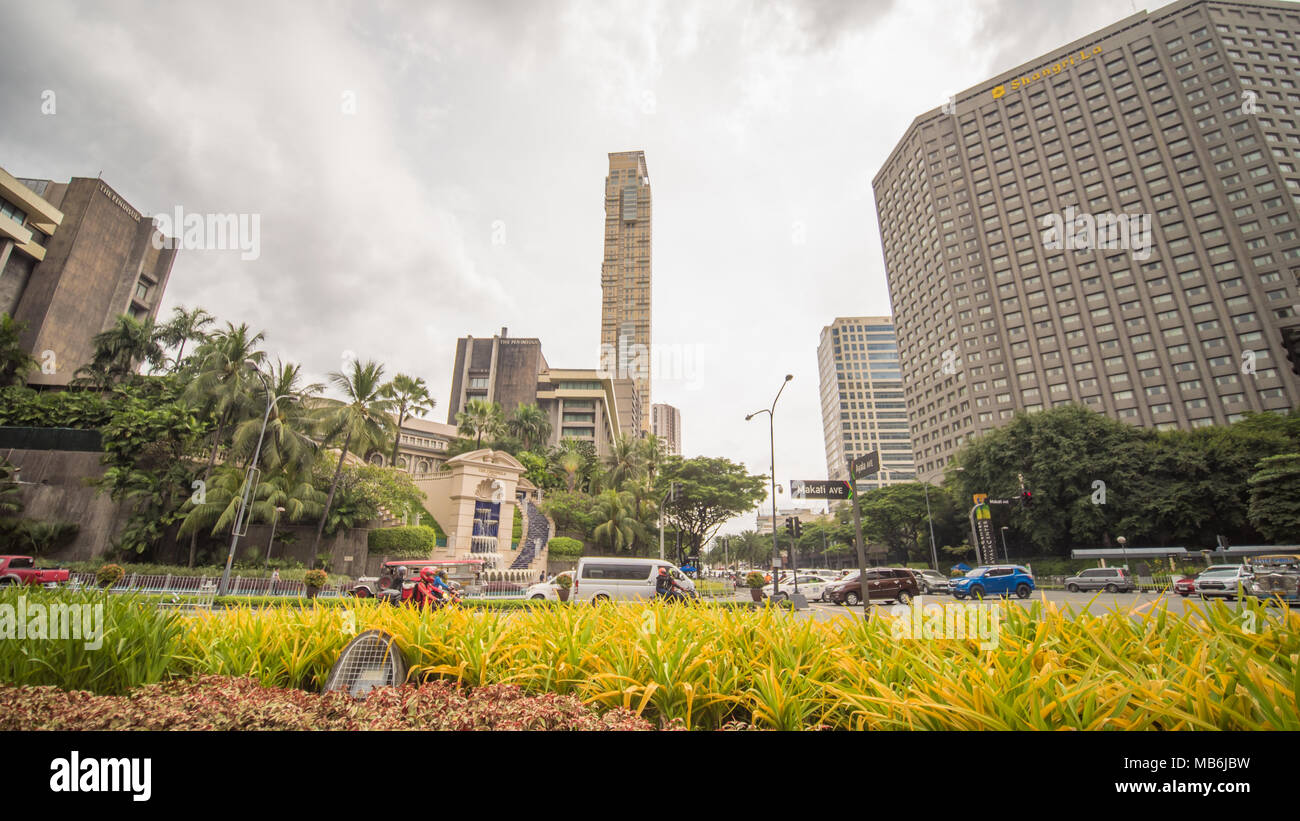 Manille, Philippines - Le 28 novembre 2017 : Makati dans la région métropolitaine de Manille, aux Philippines. Gratte-ciel du quartier. Banque D'Images