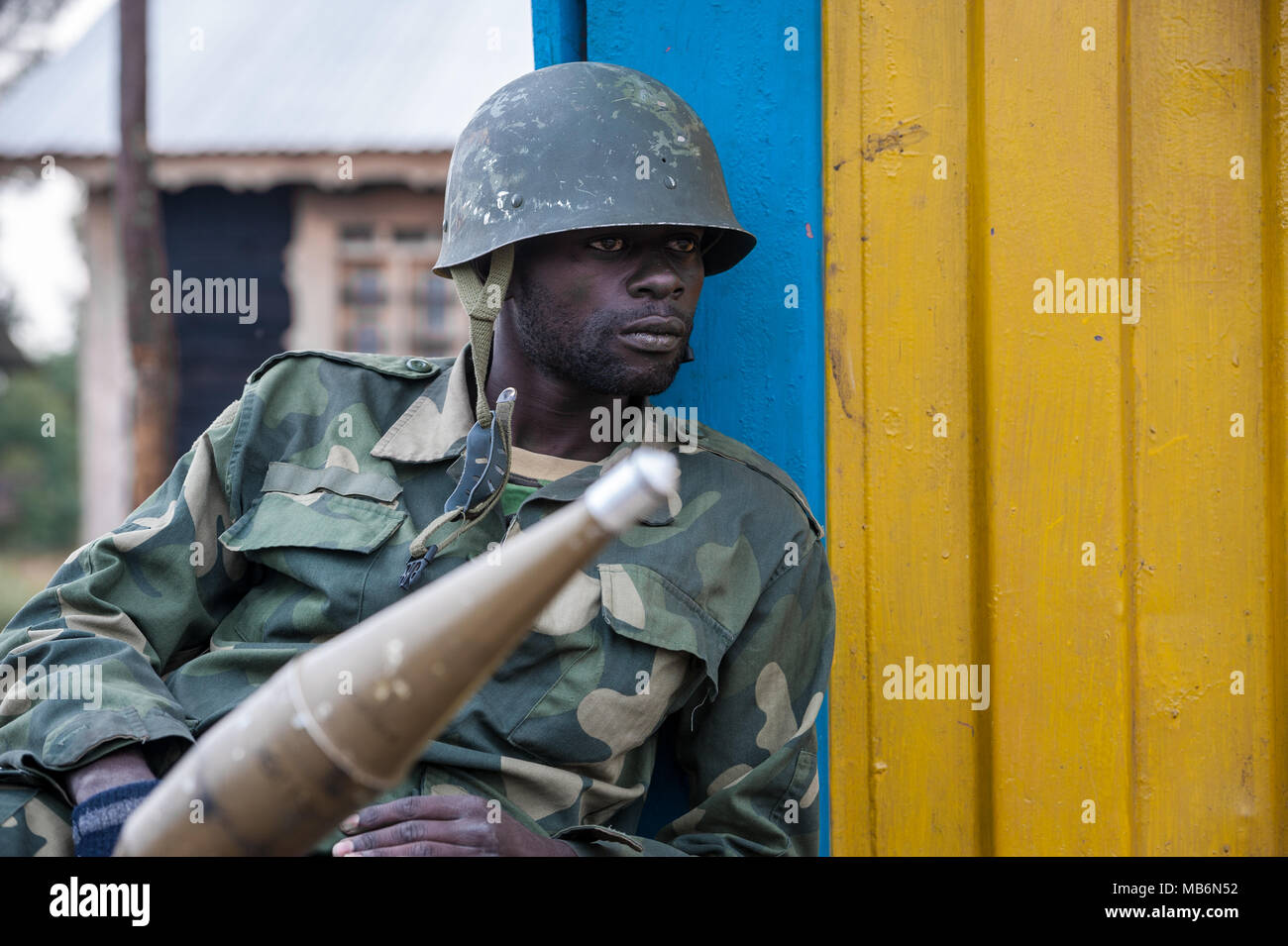 Gouvernement RDC soldat pendant le conflit avec la milice rwandaise parrainé M23 Banque D'Images