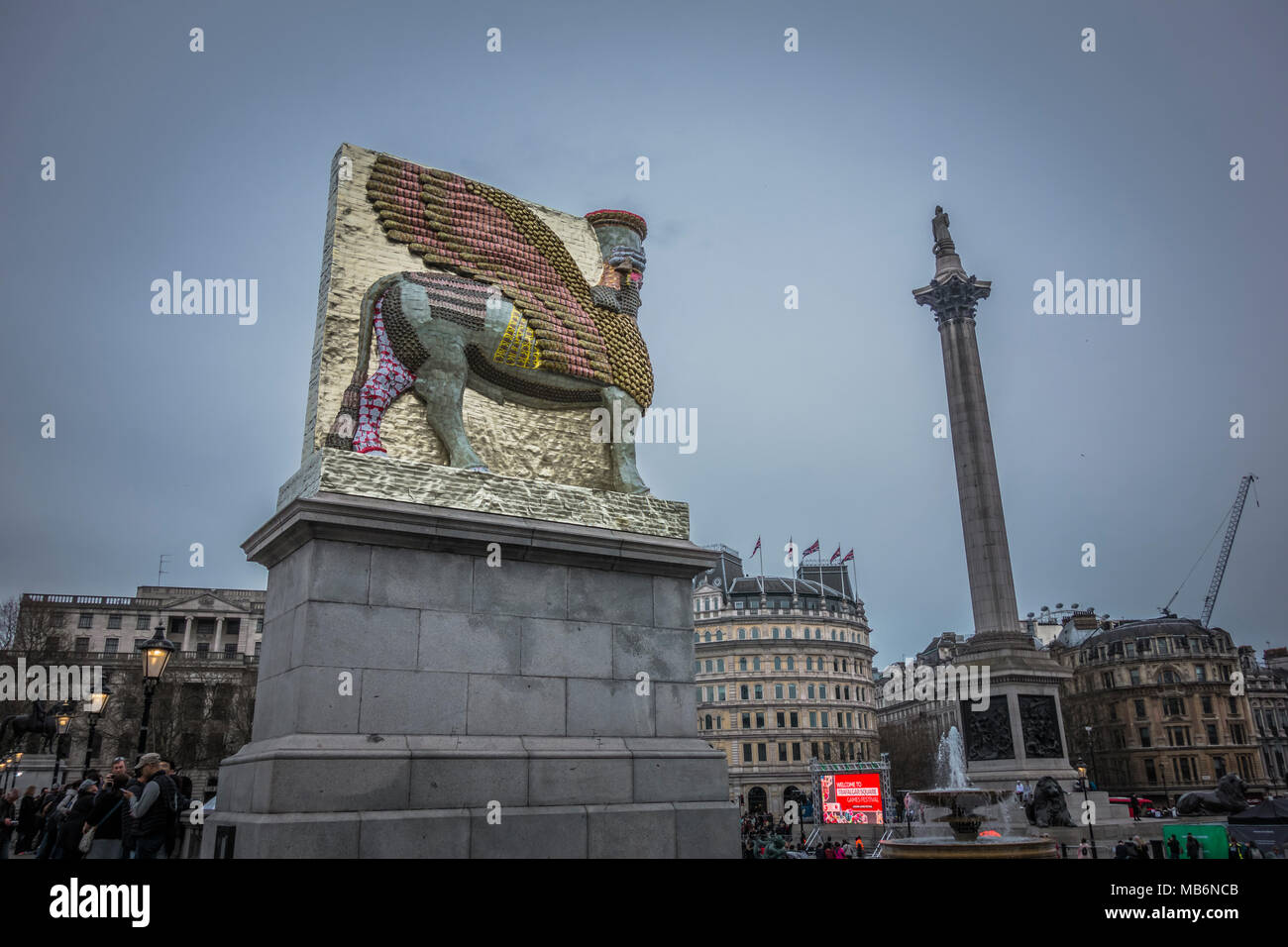 Michael Rakowitz's 'l'ennemi invisible ne devrait pas exister' sur le socle de la quatrième, Trafalgar Square, London, UK Banque D'Images