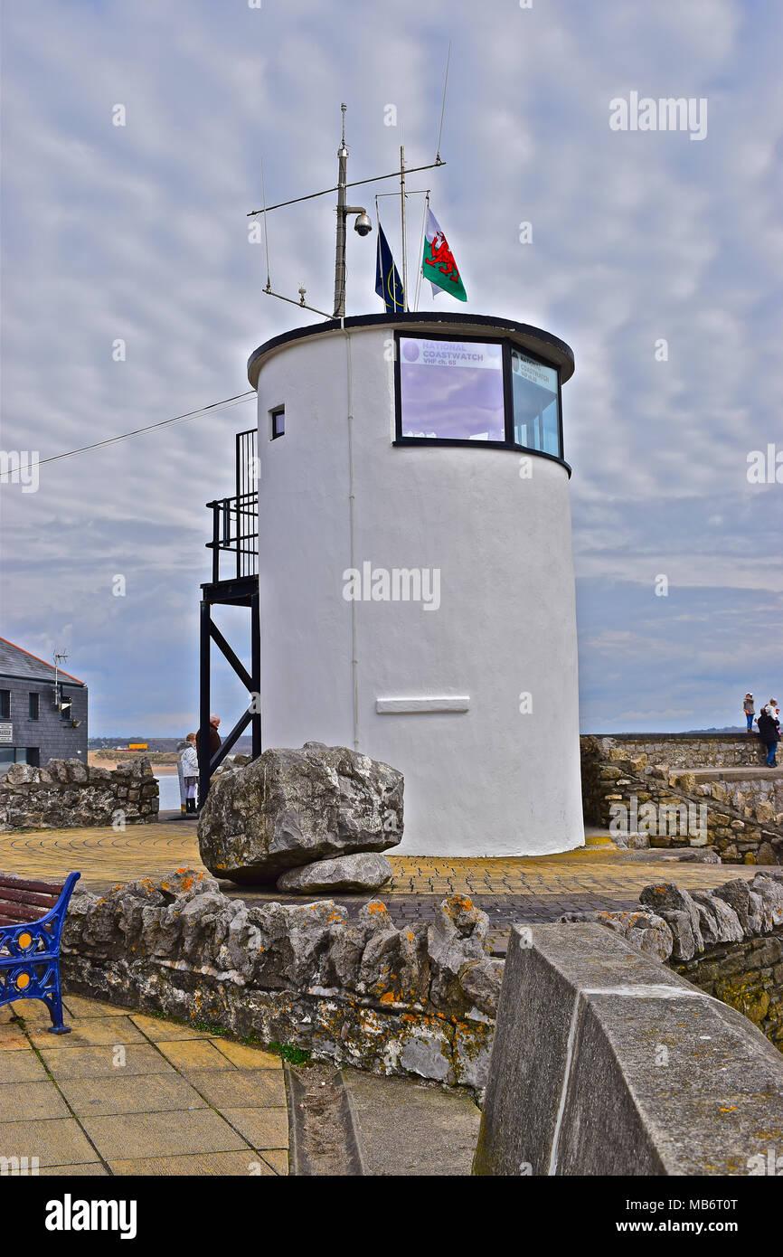 Les garde-côtes de Porthcawl point était à l'origine l'ancien pilote Lookout Victorien datant de 1870 et est maintenant un bâtiment classé Grade II. Banque D'Images