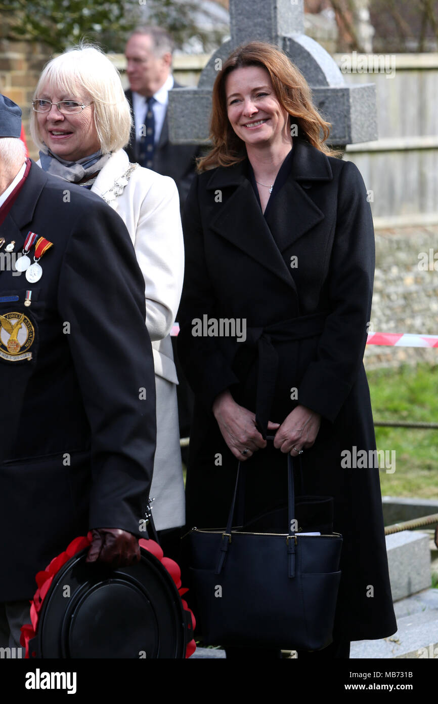 Oving, (près de Chichester), West Sussex, UK. 7 avril 2018. RAF Centennial Memorial Service au trois aviateurs de 92 Squadron RAF tués lors d'un accident d'avion le 7 avril 1918. Plus sur les trois aviateurs : un Sopwith Pup était piloté par un pilote américain, 2e Lt Victor Raleigh Craigie de Boston, Massachusetts. Le capitaine Norman Angleterre de Streatham à Londres aussi est mort en même temps que le troisième pilote 2e Lt Clifford Hackman de Winchcombe, Gloucestershire. Crédit : Sam Stephenson/Alamy Live News Banque D'Images