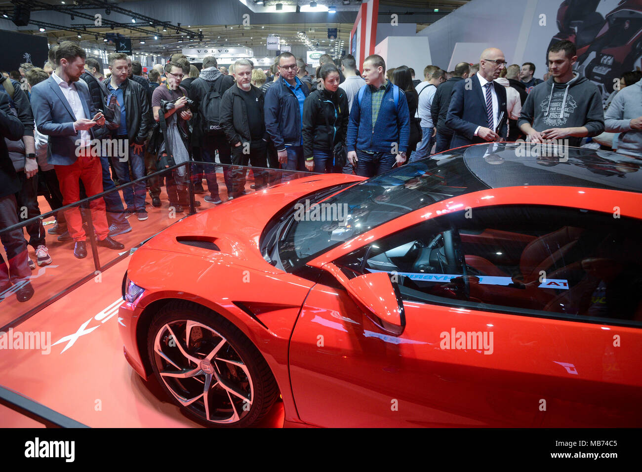 Poznan, Pologne. Apr 7, 2018. Personnes voir un véhicule Honda sports MSX Au Motor Show de Poznan à Poznan (Pologne), le 7 avril 2018. Motor Show Poznan 2018 se tient du 5 avril au 8 avril à Poznan. Credit : Jaap Arriens/Xinhua/Alamy Live News Banque D'Images