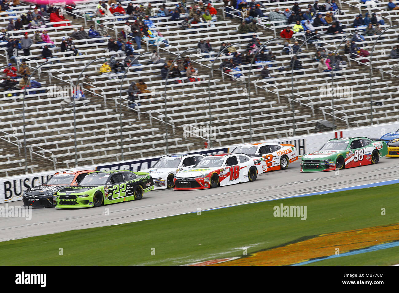 Ft. Worth, Texas, USA. Apr 7, 2018. Le 07 avril 2018 - Ft. Worth, Texas, USA : Ryan Blaney (22), Christopher Bell (20), Ryan Preece (18) et Kevin Harvick (98) Bataille pour la position au cours du MON 300 Solutions bariatriques au Texas Motor Speedway à Ft. Worth, Texas. Crédit : Chris Owens Asp Inc/ASP/ZUMA/Alamy Fil Live News Banque D'Images