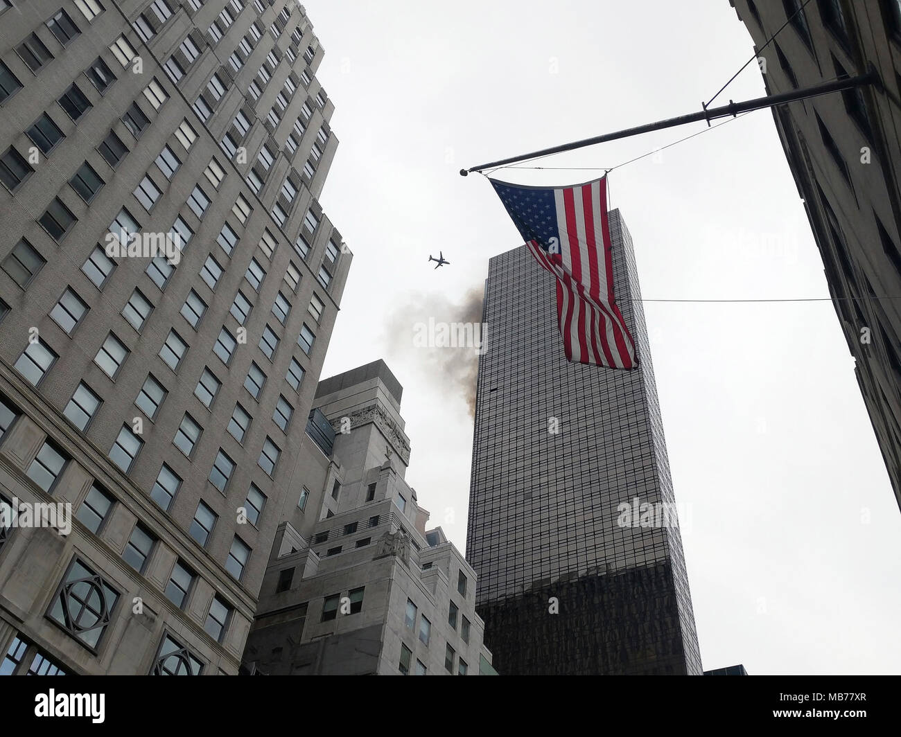 New York City, USA. 7 avril, 2018. Buring incendie dans la Trump Tower sur la Cinquième Avenue à Manhattan, New York City, 72018 Sathurday ; Crédit : Nino/Marcutti Alamy Live News Banque D'Images