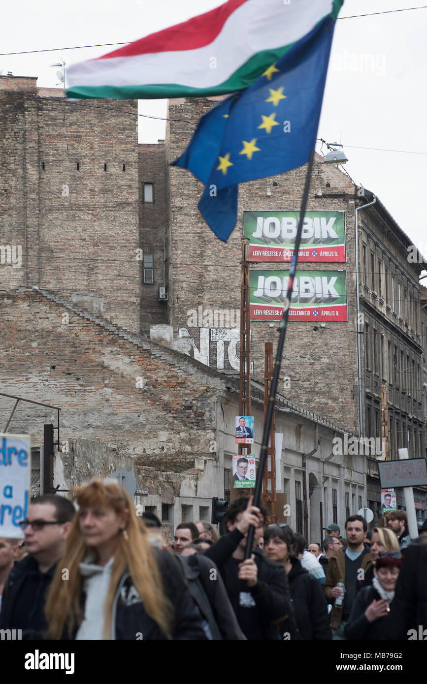 Budapest, Hongrie. 7 avril, 2018. Le pays que tout mouvement (Közös Ország Mozgalom ou KOM) a organisé la manifestation d'aujourd'hui. Statistiques de 39 % de personnes qui ne votent pas, surtout parce que découragés par la malhonnêteté des parties. Banque D'Images