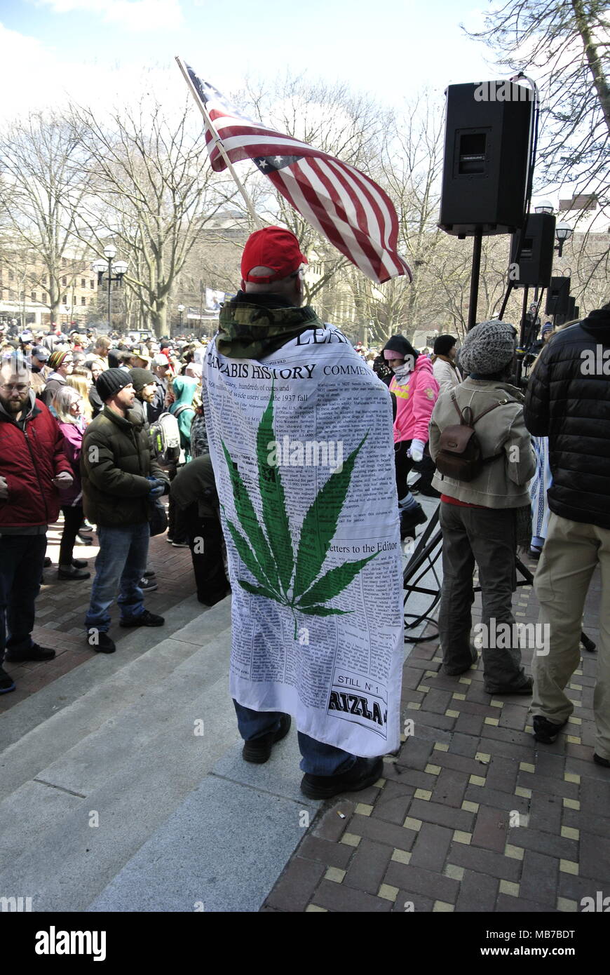 Ann Arbor, Michigan, États-Unis. 7 Avril 2018. Homme portant le cap inscrit avec l'histoire du cannabis. Crédit, Jeffrey Wickett/Alay Live News. Banque D'Images