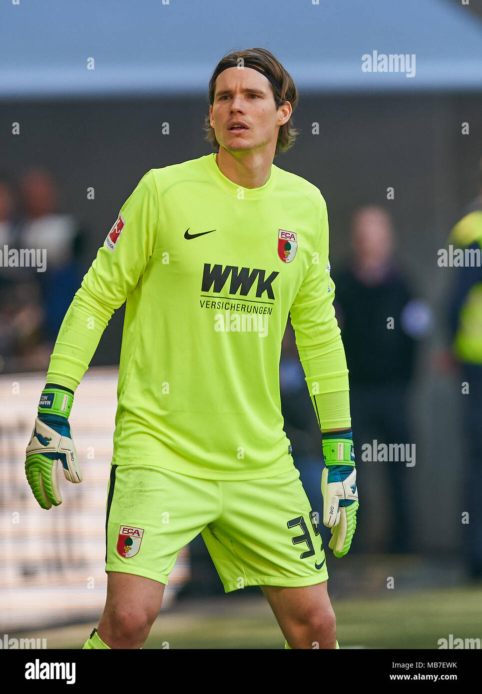 Augsburg, Allemagne. 7 avril, 2018. Football FC Bayern Munich, Munich, le 07 avril, 2018 CAF 35 Marwin HITZ, demi-taille, portrait, FC AUGSBURG - FC BAYERN MUNICH 1-4 1.ligue de soccer allemand , Augsburg, Avril 07, 2018, saison 2017-2018 © Peter Schatz / Alamy Live News Banque D'Images