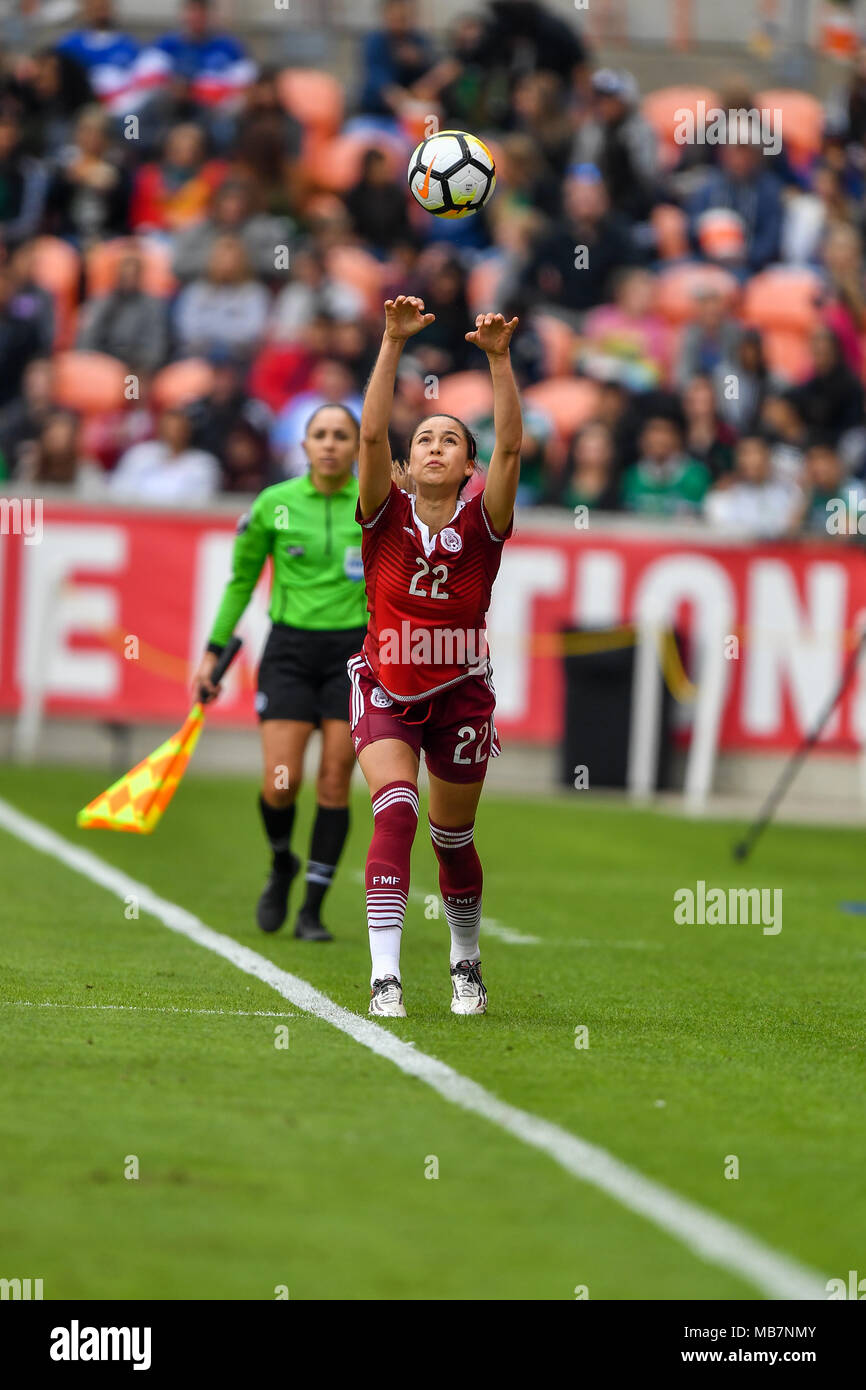 Houston, Texas, USA. 8Th apr 2018. Mexique defender Greta Espinoza (22) met la balle en jeu au cours de l'international football match amical entre le Mexique et les USA au stade BBVA Compass à Houston, Texas. Chris Brown/CSM/Alamy Live News Banque D'Images