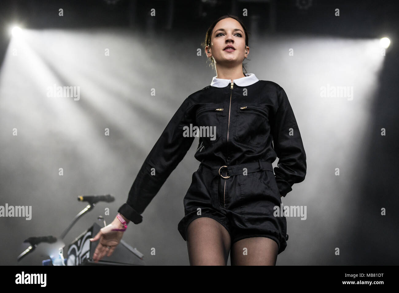 La chanteuse pop française Jain vivre à la 26e Heitere Open Air de Zofingen, Argovie, Suisse Banque D'Images