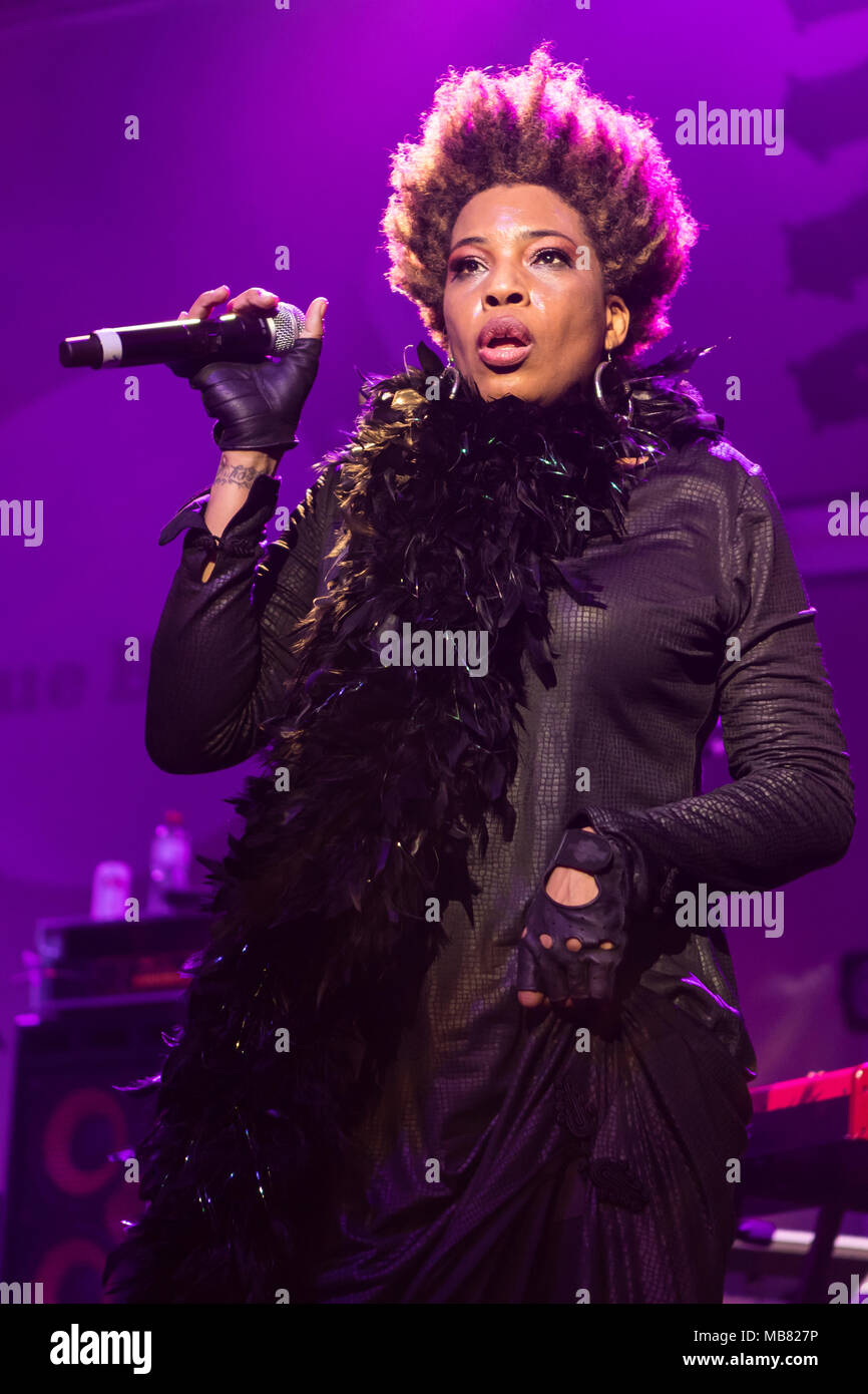 La chanteuse américaine Macy Gray vivent au 25e Blue Balls Festival de Lucerne, Suisse Banque D'Images