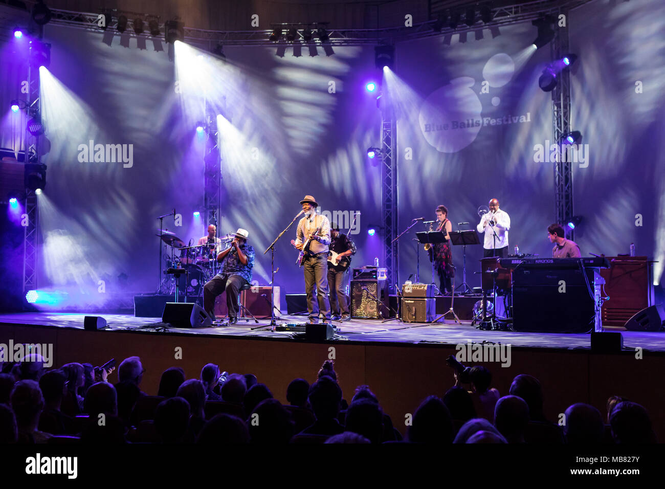 Les musiciens de blues américain Taj Mahal et Keb' Mo' live au Blue Balls Festival de Lucerne, Suisse Banque D'Images