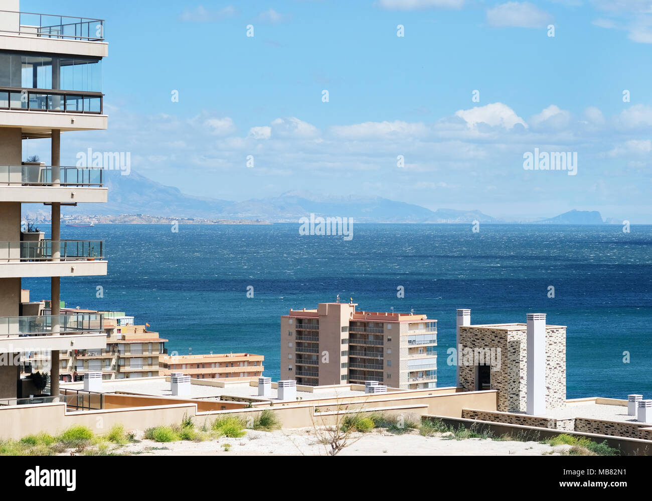 Mer Méditerranée et le littoral de la ville d'Alicante, Costa Blanca. Espagne Banque D'Images