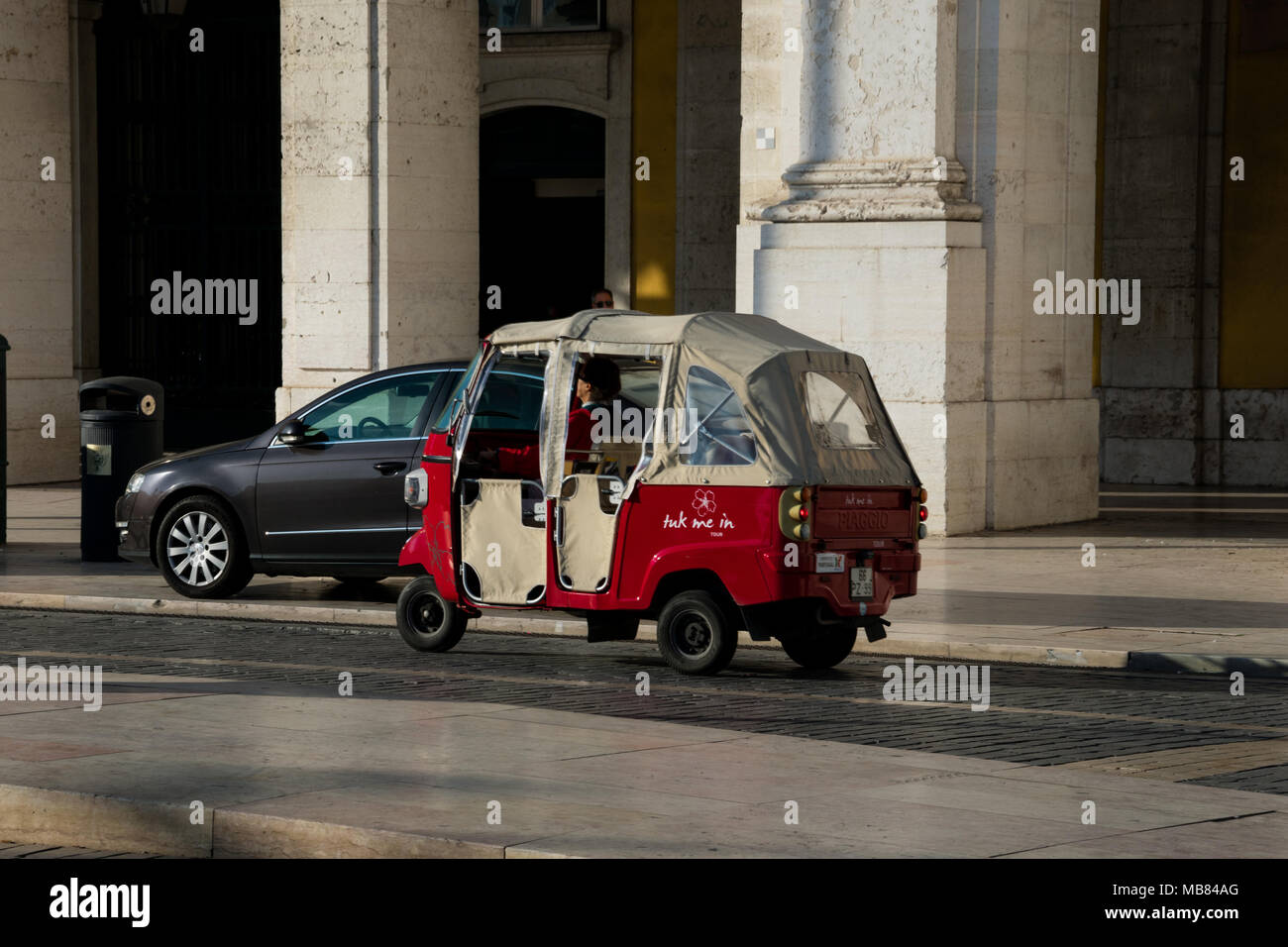 Lisbonne. Le Portugal. 23 janvier, 2018. Tuk Tuk dans les rues de Lisbonne sur les transports Banque D'Images