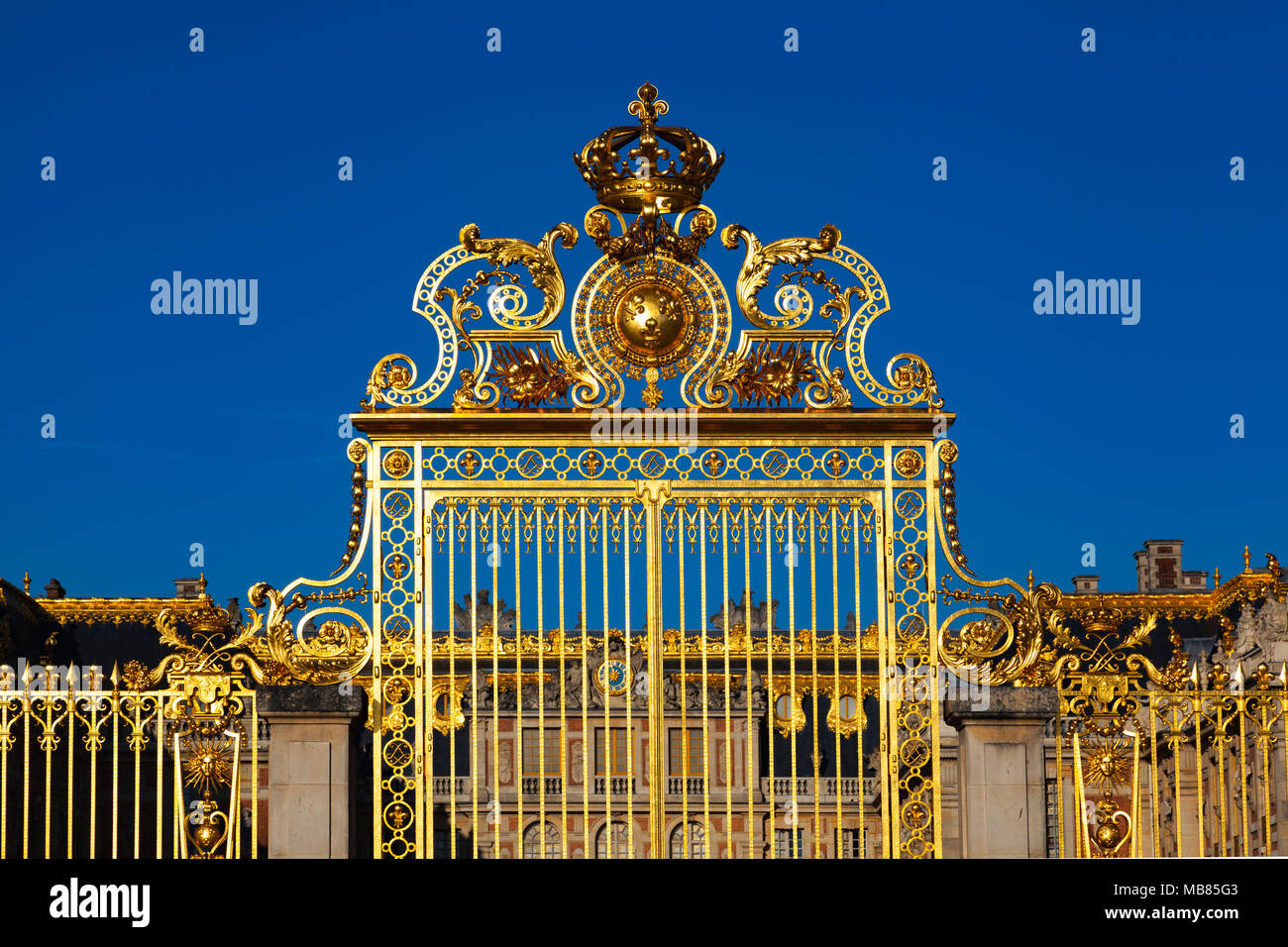 Château de Versailles (château de Versailles), site du patrimoine mondial de l'UNESCO, France - la porte d'Honneur Banque D'Images