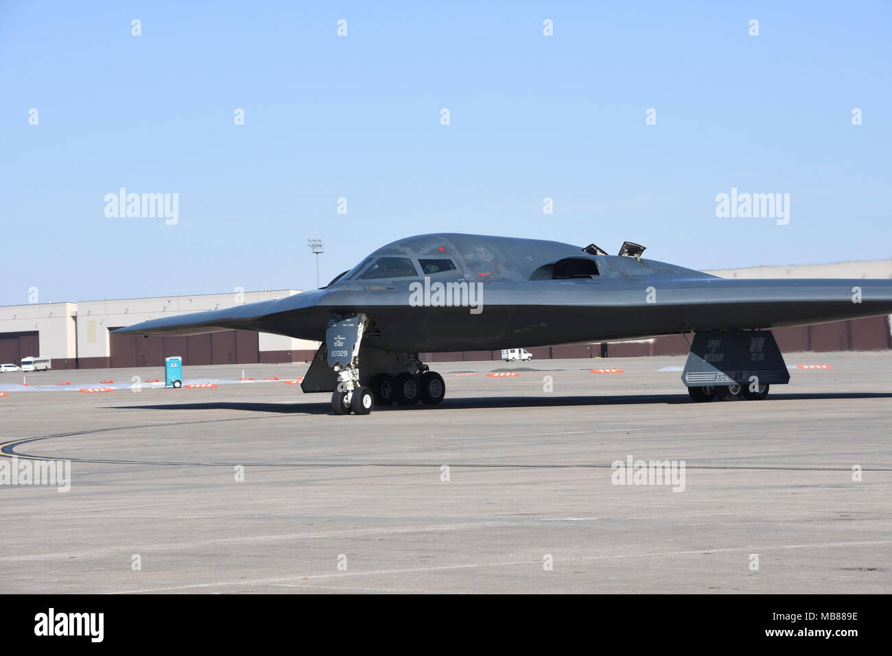 L'esprit de New York, le B-2, navire amiral de la Virginia Air National Guard's 131e Bomb Wing, revient d'une mission de formation récente, à Whiteman Air Force Base, Colorado, Feb 25, 2018. (U.S. Air National Guard Banque D'Images