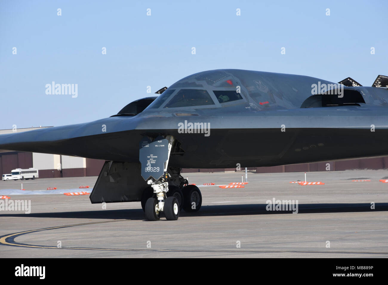 L'esprit de New York, le B-2, navire amiral de la Virginia Air National Guard's 131e Bomb Wing, revient d'une mission de formation récente, à Whiteman Air Force Base, Colorado, Feb 25, 2018. (U.S. Air National Guard Banque D'Images