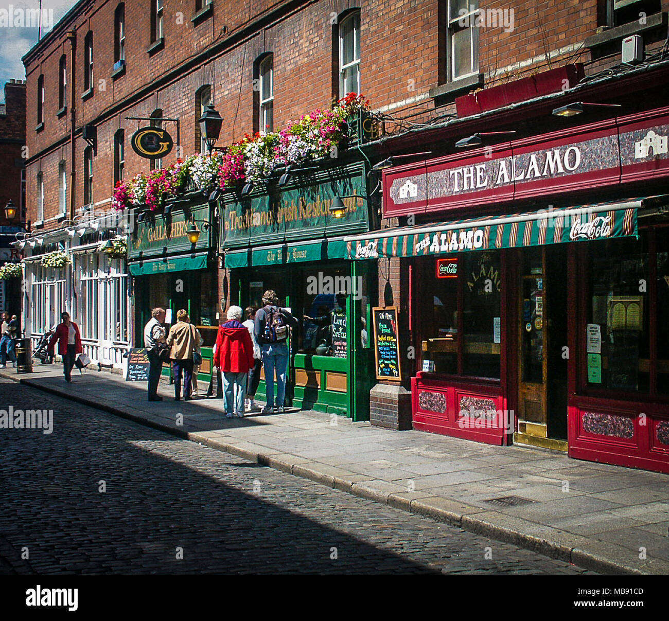 9 JUILLET À DUBLIN : view of Temple Bar avec des personnes non identifiées, Dublin, Irlande,sur,juillet,9,2004. Banque D'Images