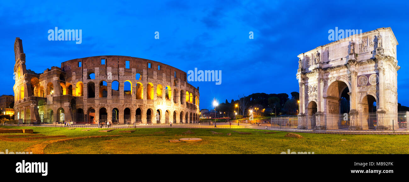 La Piazza del Colosseo, Rome, Italie Banque D'Images