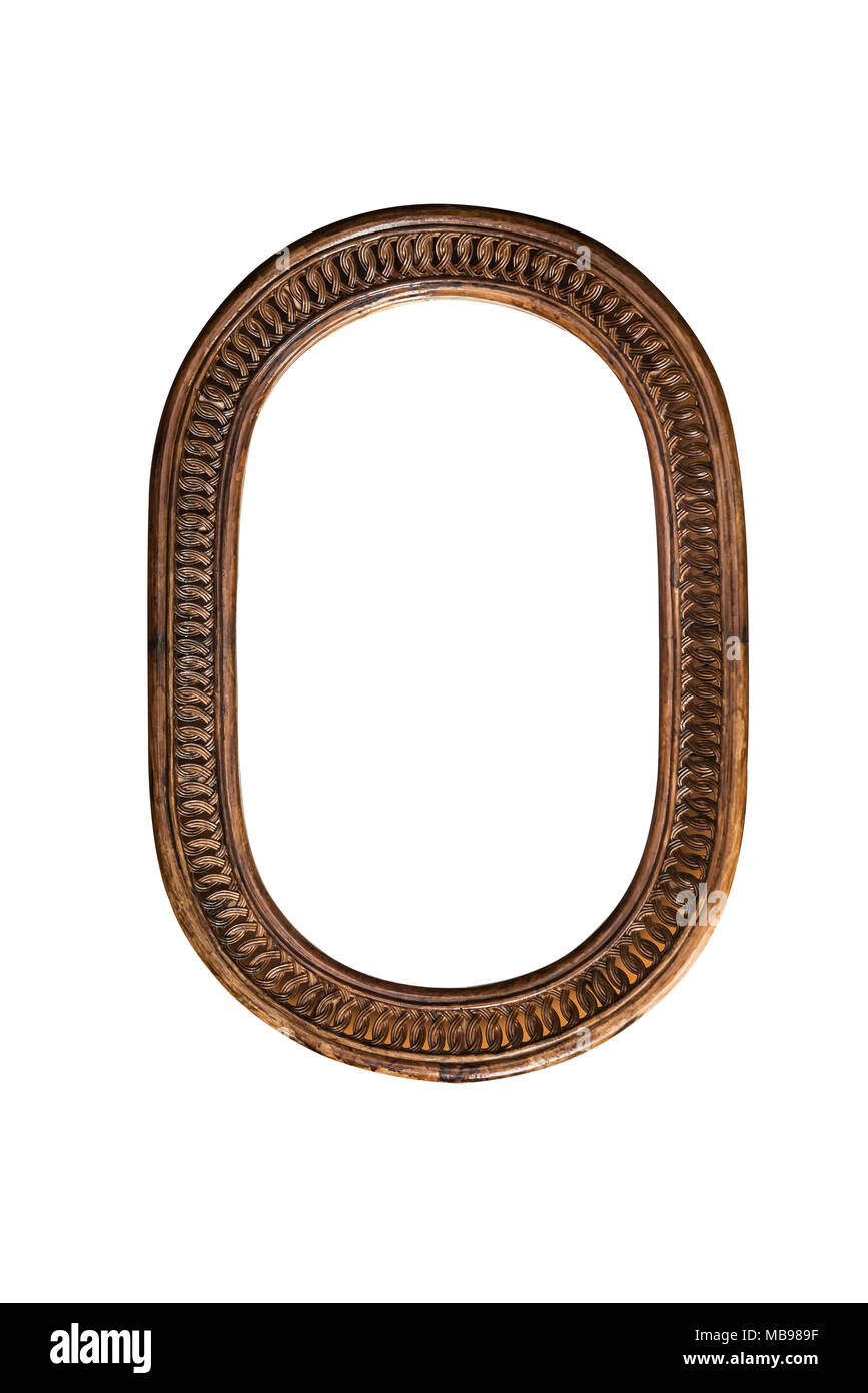 Miroir ancien en bois cadre frontière ovale brun sur fond blanc seul l'un de décoration traditionnelle classique antique style unique. Banque D'Images