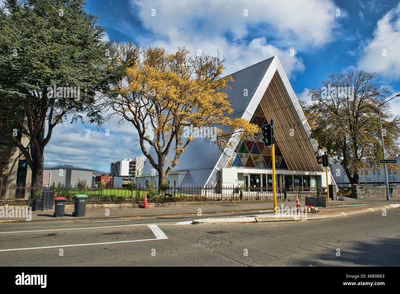 L'unique cathédrale en carton, fabriqué à partir des contenants d'expédition et les tubes en carton, Christchurch, Nouvelle-Zélande Banque D'Images