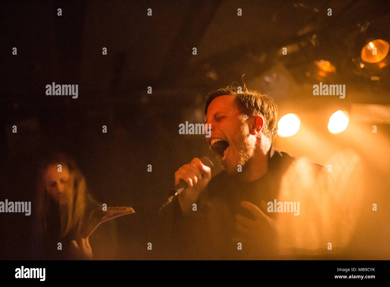 La Norvège, Bergen - 13 mai 2016. Le groupe de black metal islandais Audn effectue un concert live au garage à Bergen. Ici le chanteur Hjalti Sveinsson est vu sur scène. (Photo crédit : Gonzales Photo - Jarle H. MEO). Banque D'Images