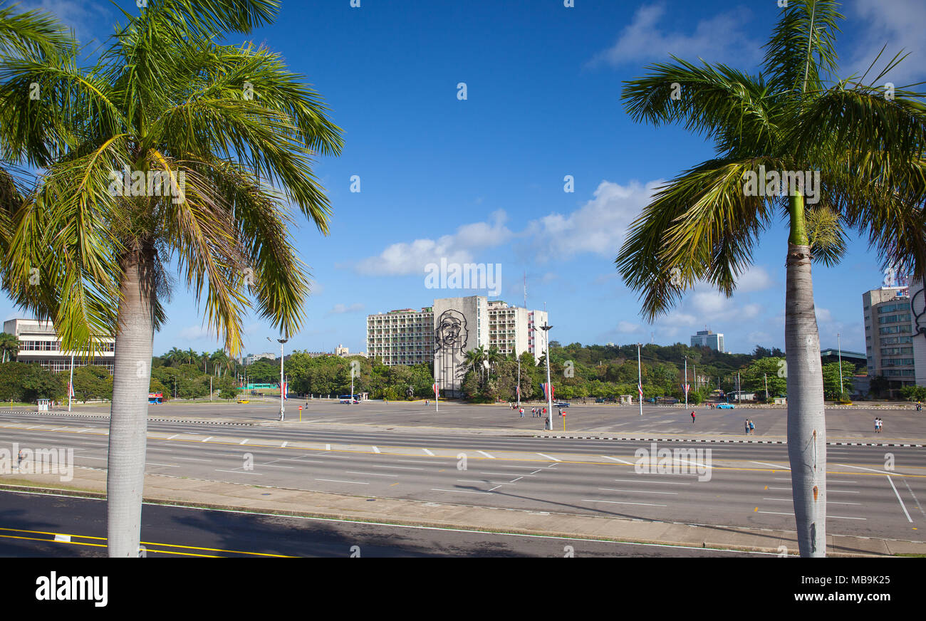 La Havane, Cuba - Janvier 22,2017 : sculpture géante de Che Guevara sur la façade du ministère de l'intérieur de la Plaza de la Revolucion / Place de la révolution dans les Veda Banque D'Images