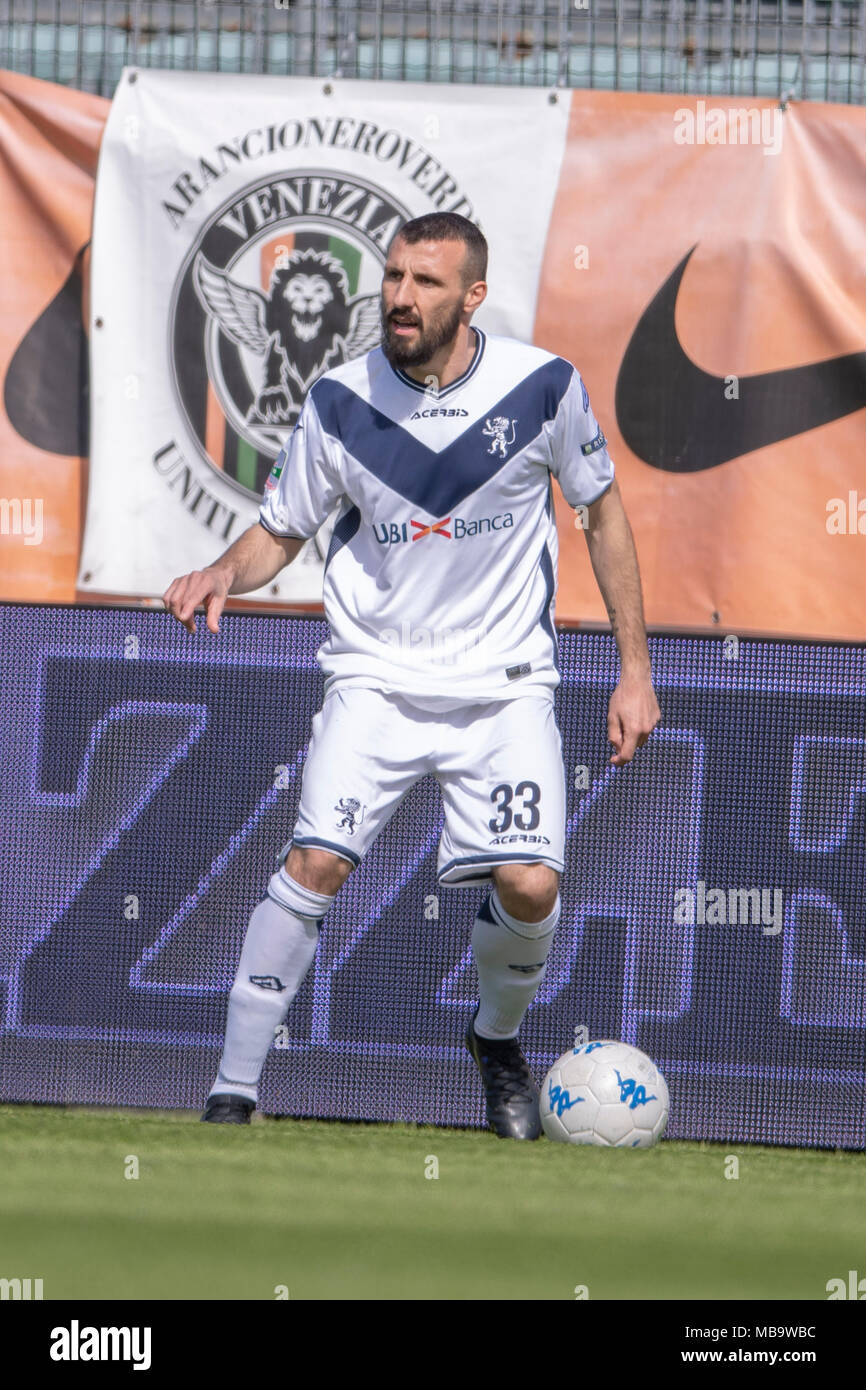 Alessandro Longhi de Brescia au cours de l'Italien 'Serie B' match entre Venezia 1-2 Brescia à Pier Luigi Penzo Stadium le 8 avril 2018 à Venise, Italie. Credit : Maurizio Borsari/AFLO/Alamy Live News Banque D'Images