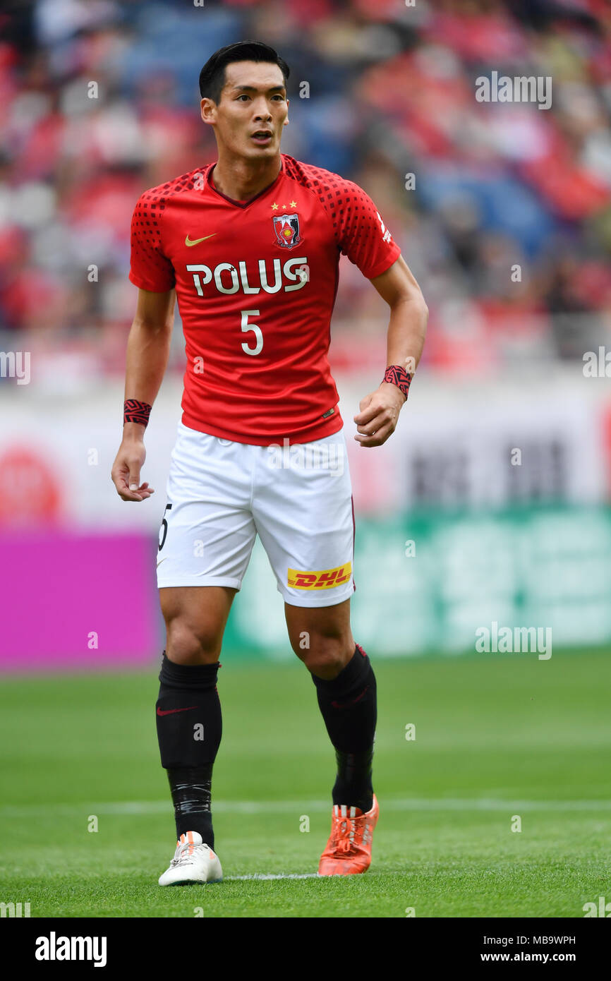 Saitama, Japon. Apr 7, 2018. Tomoaki Makino (rouges) Football/soccer : 2018 J1 match de championnat entre Urawa Red Diamonds 1-0 Vegalta Sendai à Saitama Stadium 2002 à Saitama, Japon . Credit : AFLO/Alamy Live News Banque D'Images