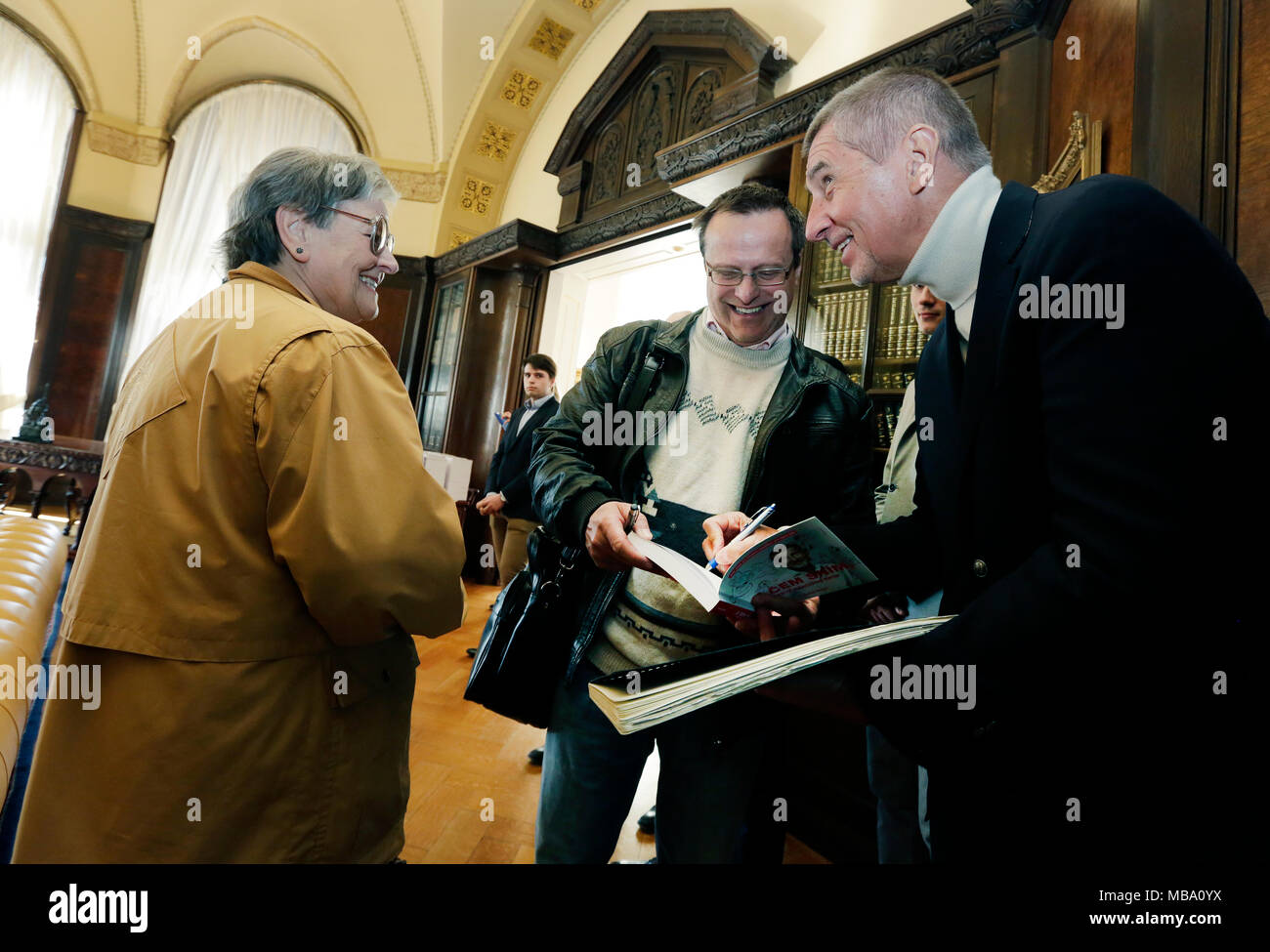 Prague, République tchèque. 07Th avr, 2018. Villa Kramar du gouvernement a été ouvert au public pour la première fois cette année à Prague, en République tchèque, le 7 avril 2018. Le premier ministre tchèque dans la résignation Andrej Babis (à droite) a accueilli les invités. Photo : CTK Michaela Rihova/Photo/Alamy Live News Banque D'Images