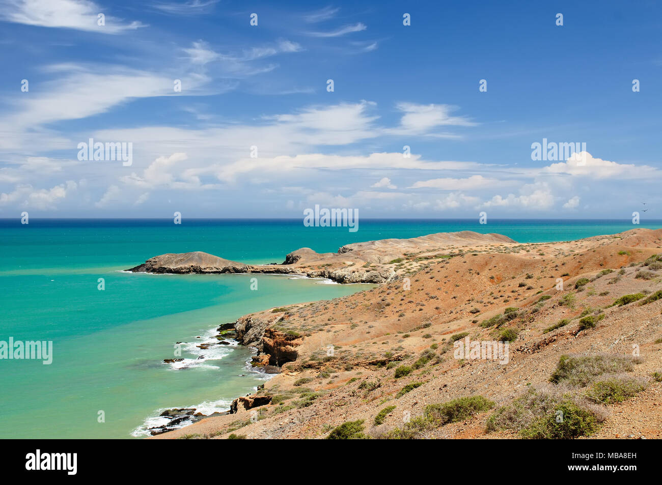 La Colombie, le désert côtier sauvage de la péninsule de Guajira près du Cabo de la Vela resort. La côte des Caraïbes aux eaux turquoises et sable orange Banque D'Images