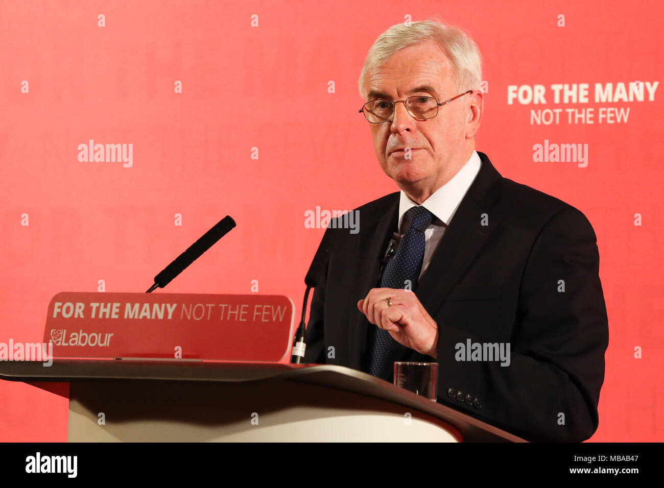 John McDonnell MP l'ombre du travail énonce le chancelier du travail offres pour le printemps. Le discours du Chancelier de l'ombre vient en avant de chancelier de l'Échiquier Philip Hammond's premier printemps Déclaration de mardi 13 mars 2018. Avec : John McDonnell MP Où : London, Royaume-Uni Quand : 09 mars 2018 Credit : Dinendra Haria/WENN Banque D'Images