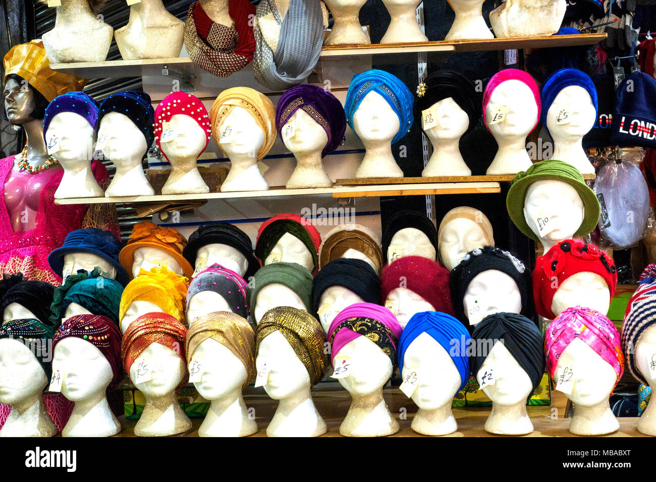 Têtes de mannequin à Brixton Market - Londres, Angleterre Banque D'Images