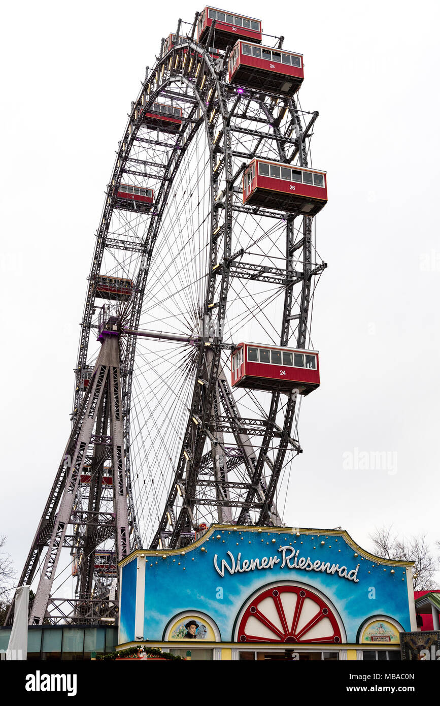 Le Wiener Riesenrad grande roue, parc d'attractions Prater, ciel couvert jour Banque D'Images