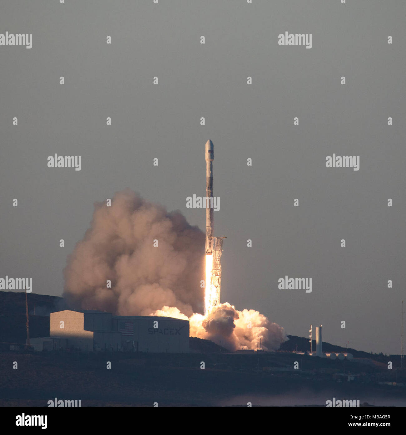 Spacex Iridium-5 à partir de l'espace de la mission complexe de lancement 4E (SLC-4E) Banque D'Images