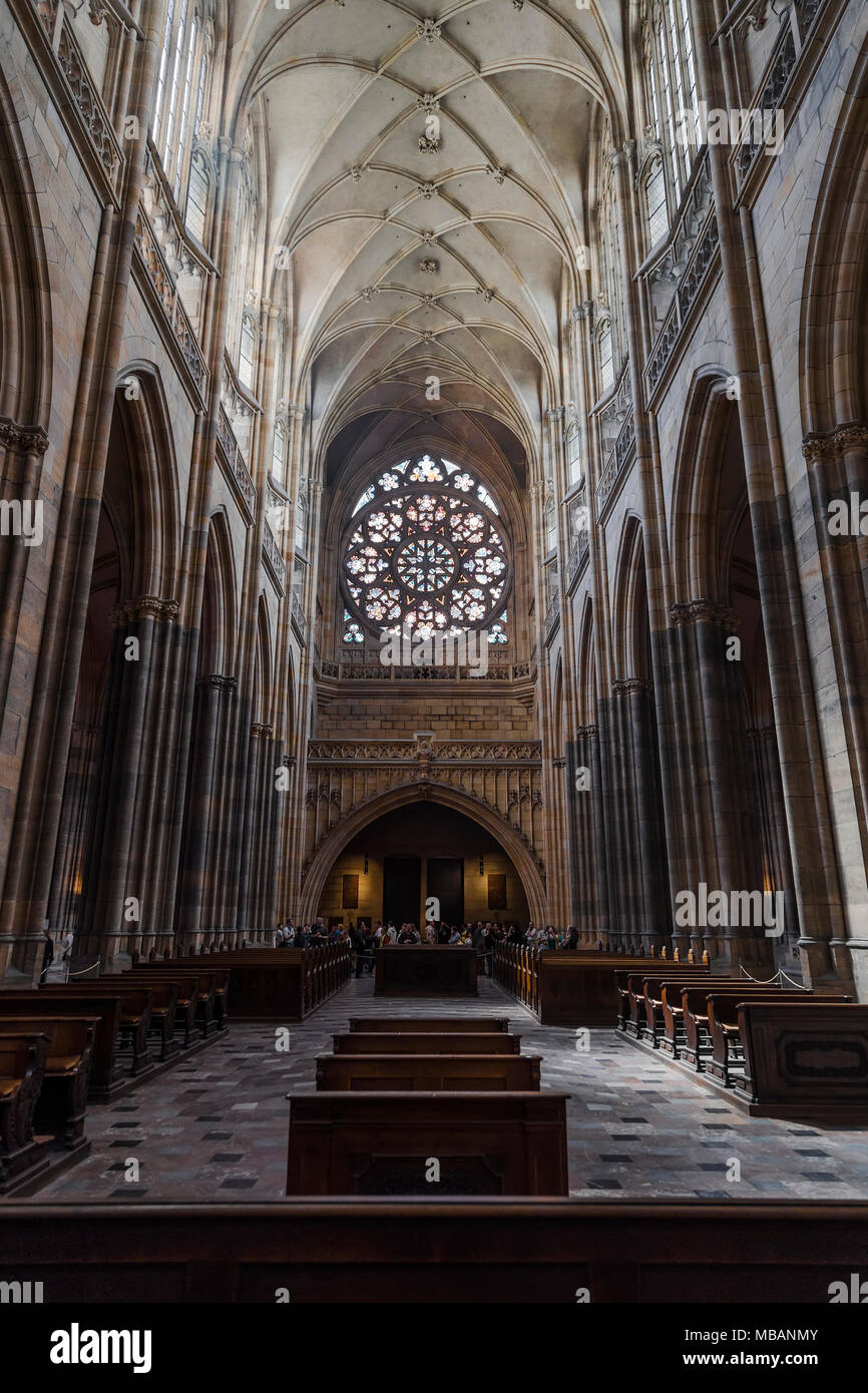 Intérieur de la Cathédrale St Vitus à Prague, République Tchèque Banque D'Images