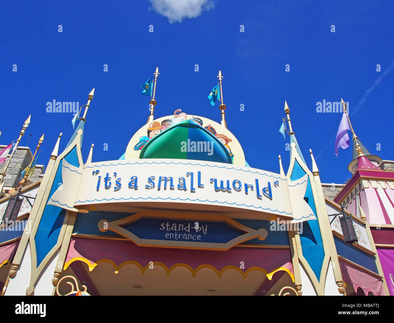 Walt Disney World Magic Kingdom c'est un petit monde entrée, Orlando, Floride 2017 © Katharine Andriotis Banque D'Images