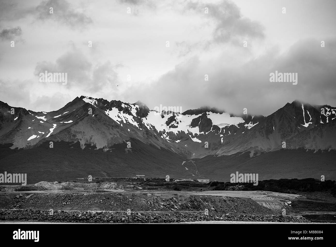 Paysage spectaculaire des montagnes de Patagonie, repris de la canal de beagle. Ushuaia, Patagonie, Argentine. Banque D'Images
