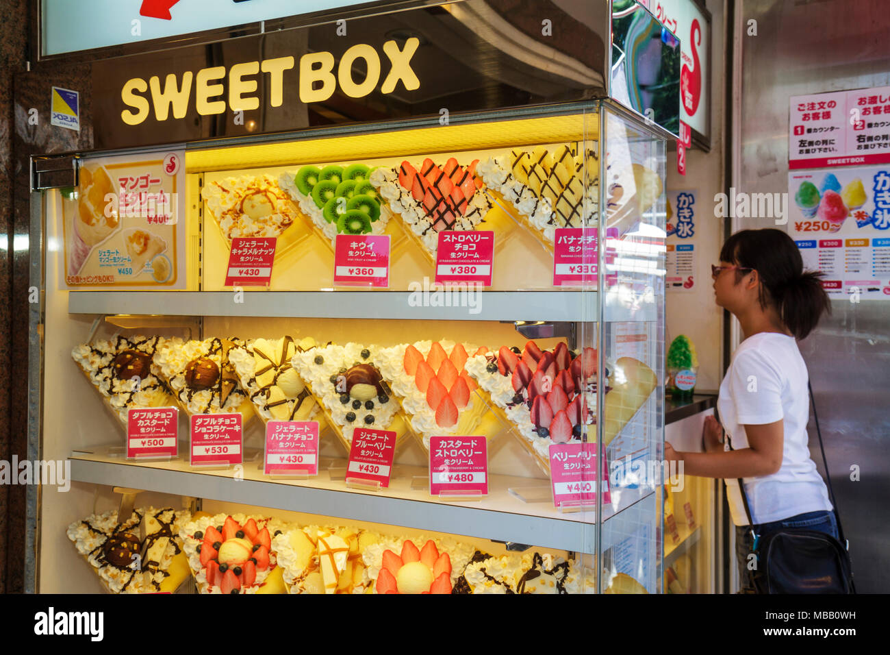 Tokyo Japon,Harajuku,Takeshita Dori,Street,shopping shopper shoppers magasins marché marchés achats vente, magasins de détail affaires Banque D'Images
