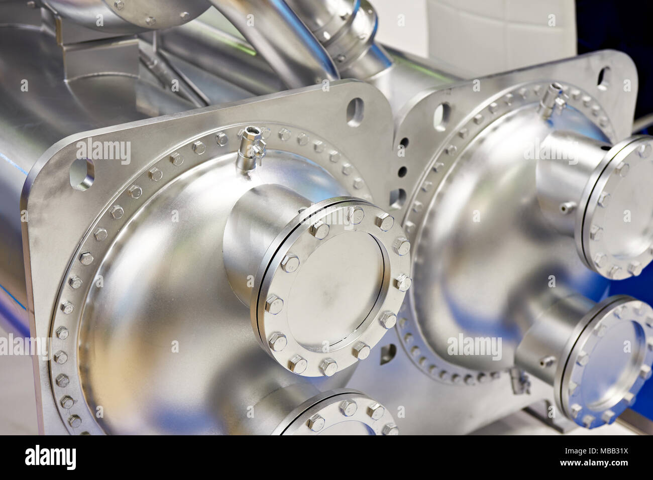 L'équipement industriel de métal pour la chaleur et l'approvisionnement en eau libre Banque D'Images