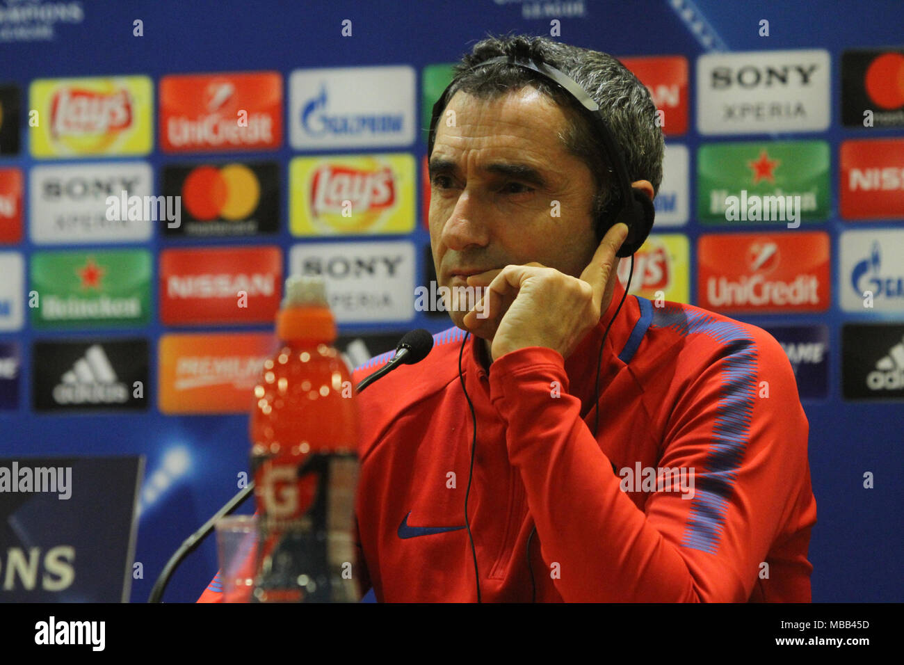 Rome, Italie. Le 9 avril, 2018. Ernesto Valverde, l'entraîneur du FC Barcelone au Stadio Olimpico à Rome au cours de la conférence de presse avant le match de quart de finale de la Ligue des Champions de l'Roma-Barcellona Crédit : Paolo Pizzi/Alamy Live News Banque D'Images