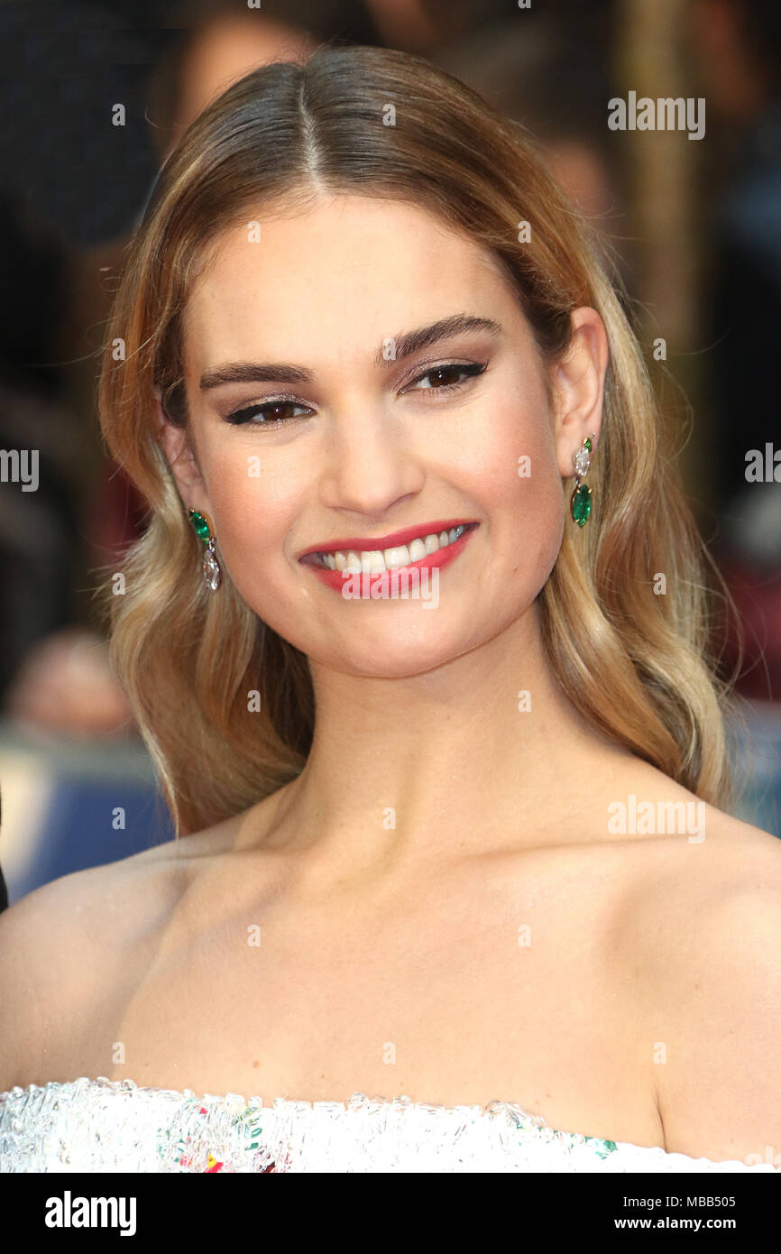 Londres, Royaume-Uni. Apr 9, 2018. Lily James, la Guernesey et littéraire de la société de la pomme de terre Tarte Peel - Première mondiale, le Curzon Mayfair, London UK, 09 avril 2018, photo de Richard Goldschmidt : Riche de crédit Gold/Alamy Live News Banque D'Images