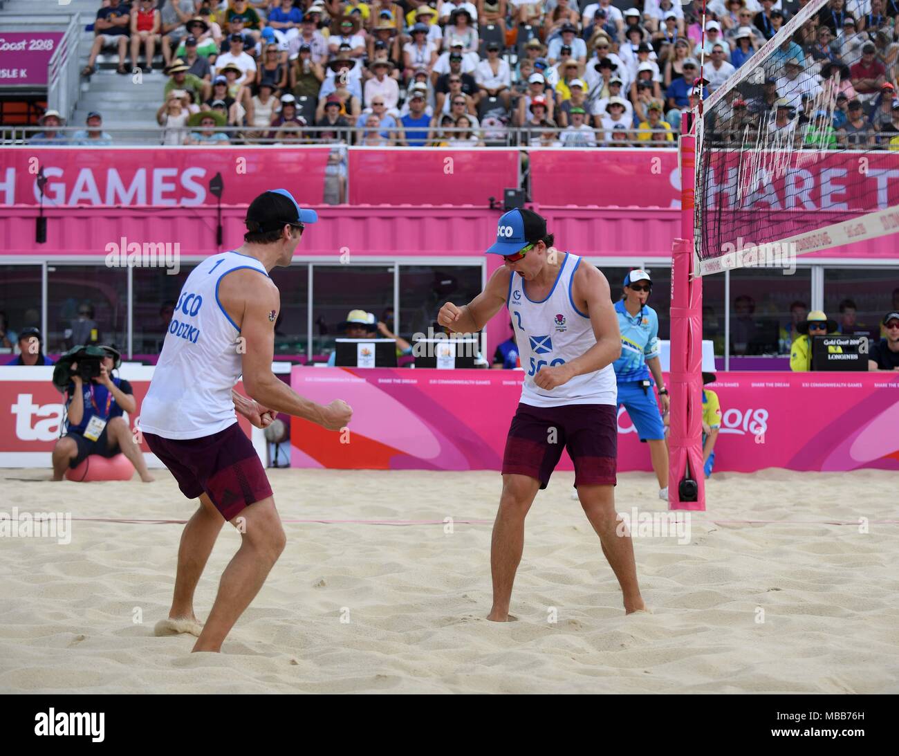 Le Queensland, Australie. 10 avr, 2018. Robin (Miedzybrodzki SCO, à gauche) et le Seain Cook (SCO) célébrer. Écosse v Angleterre. Mens quart de finale. Le beach-volley. XXI.des jeux du Commonwealth en bord de Coolangatta. Côte d'or 2018. Le Queensland. L'Australie. 10/04/2018. Credit : Sport en images/Alamy Live News Banque D'Images