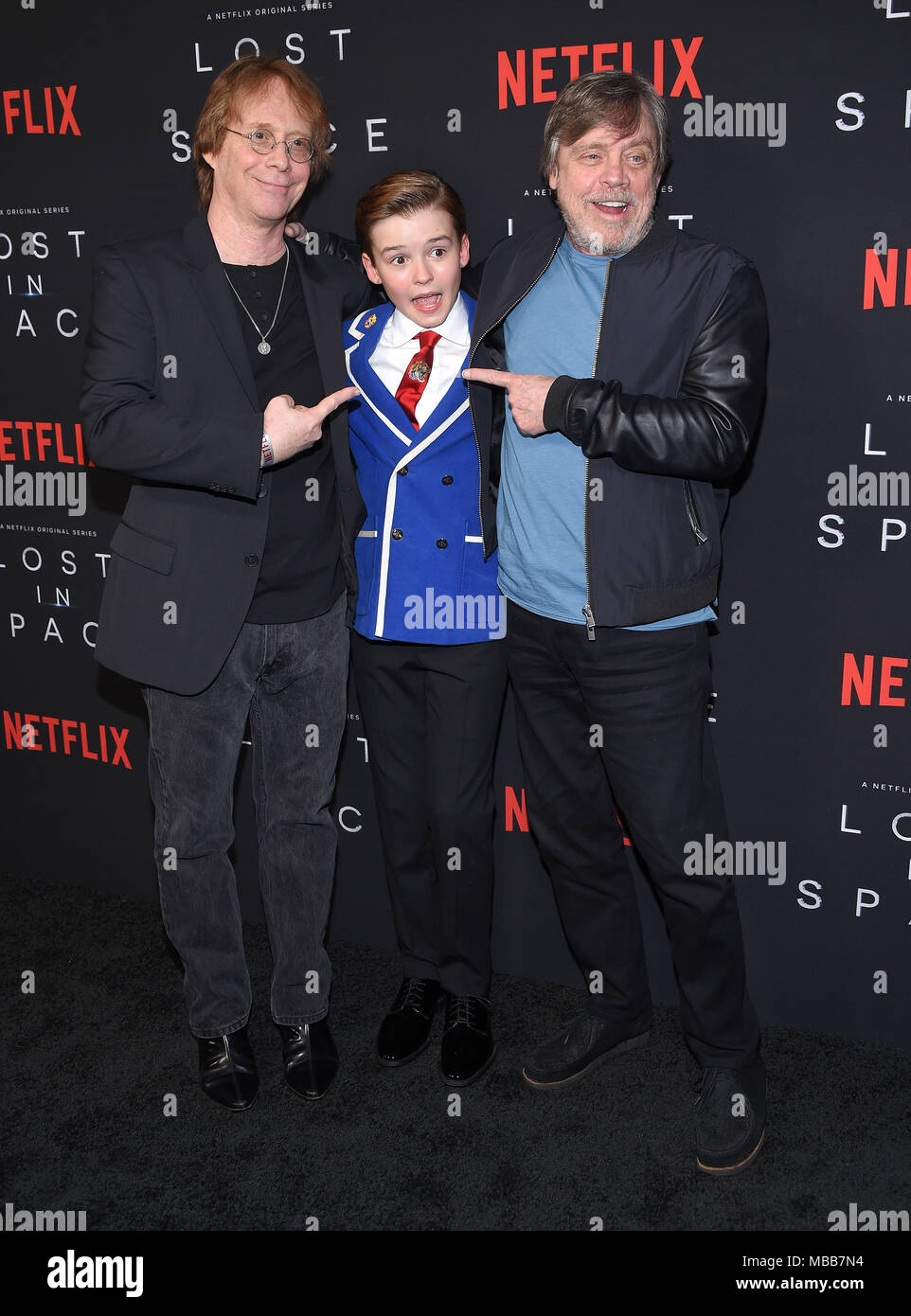 Hollywood, Californie, USA. Apr 9, 2018. Bill Mumy, Maxwell Jenkins et Mark Hamill arrive pour l'Netflix 'Perdu dans l'espace' Première au Cinerama Dome. Credit : Lisa O'Connor/ZUMA/Alamy Fil Live News Banque D'Images