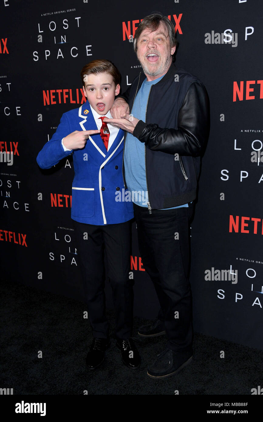 Hollywood, CA, USA. Apr 9, 2018. Maxwell Jenkins, Mark Hamill. L'NETFLIX ''Perdu dans l'espace'' Saison 1 Premiere événement tenu au Arclight Cinerama Dome d'Hollywood. Credit : Birdie Thompson/AdMedia/ZUMA/Alamy Fil Live News Banque D'Images