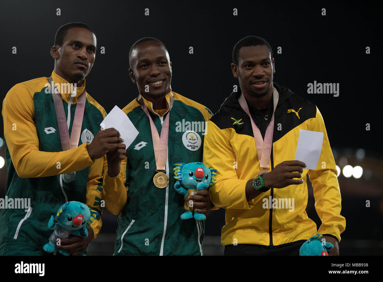 Le Queensland, Australie. 10 avr, 2018. Médaillé d'or de l'Afrique du Sud Akani Simbine pose avec l'Afrique du Sud, médaillé d'argent Henricho Bruintjies (L) et la médaille de bronze de la Jamaïque YOHAN BLAKE (R) au cours de l'athlétisme le 100 m dernière cérémonie des médailles au cours de la Gold Coast 2018 Jeux du Commonwealth à l'Carrara Stadium sur la Côte d'or le 10 avril 2018. Crédit : Ben Booth/Alamy Live News Banque D'Images