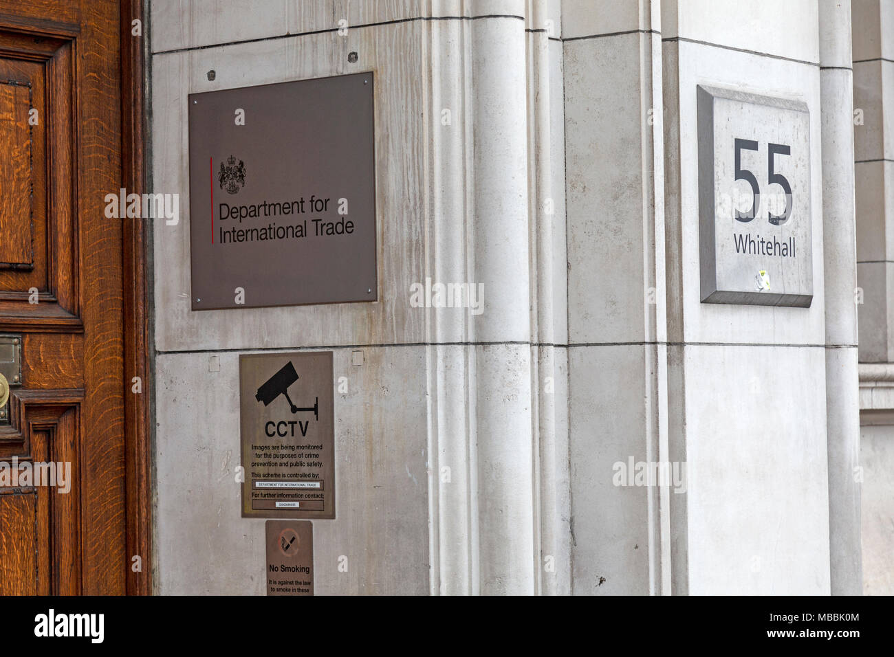 Entrée du Gouvernement Britannique Ministère du commerce international au 55 Whitehall, Londres. Banque D'Images